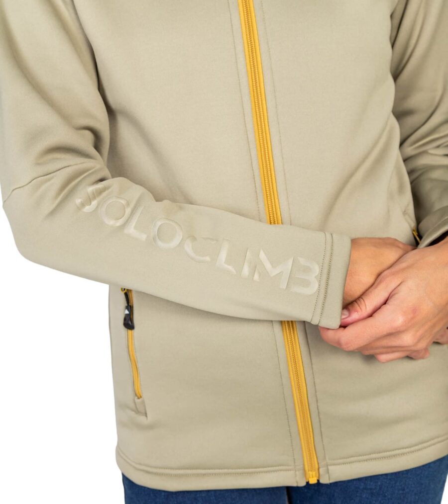 Forro Polar Veletta Mujer Beige, detalle de Manga con Logotipo