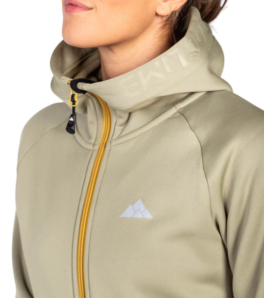 Forro Polar Veletta Mujer Beige, detalle de Logo En El Pecho